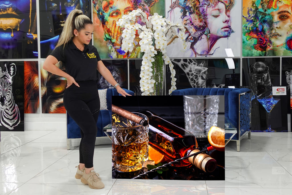 Acrylic design representing a whisky and a cigar.